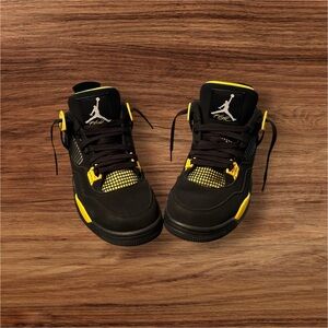 Jordan Men's Black and Yellow Sneakers